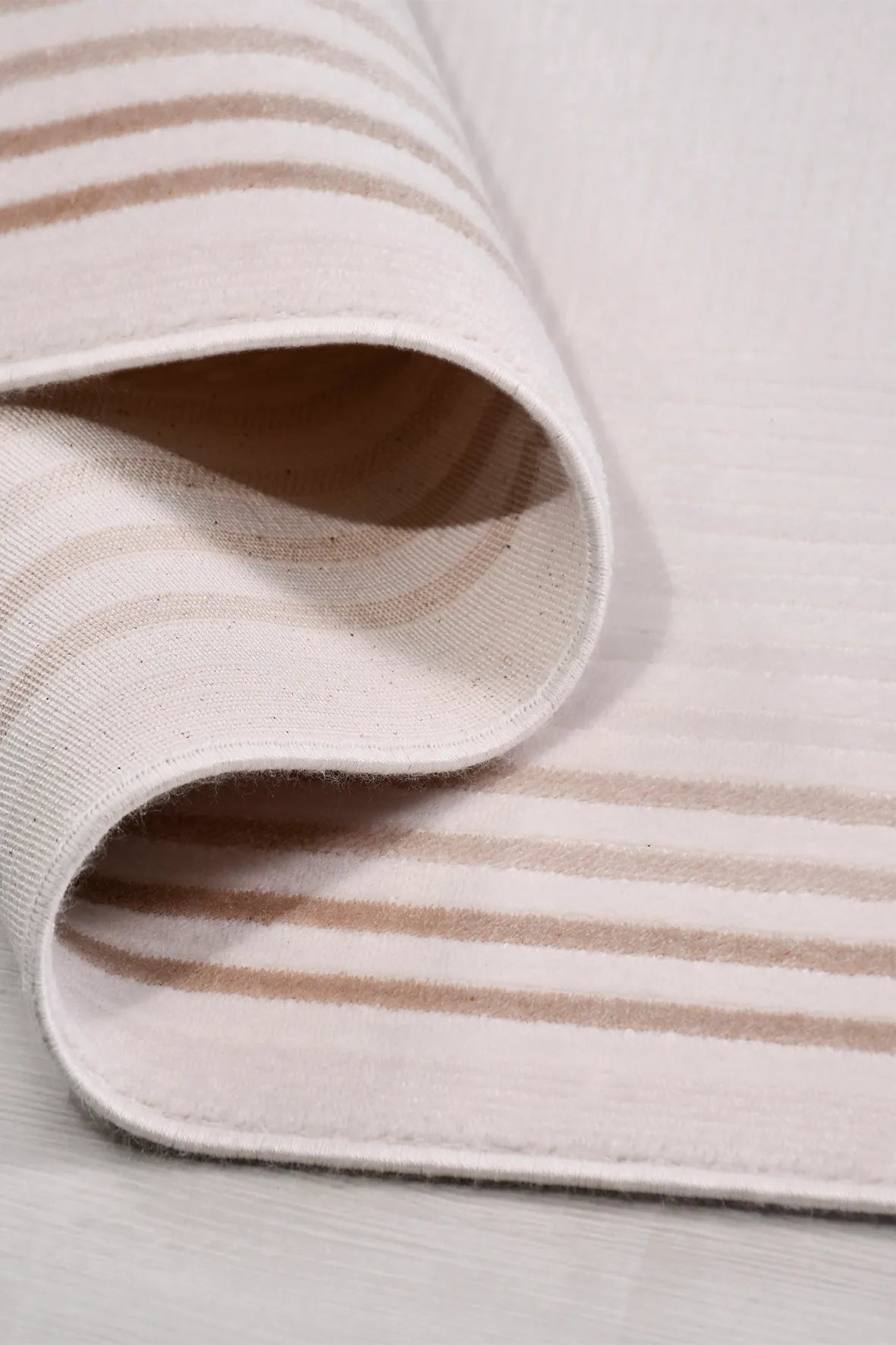 Krem ve Vizon Çizgili Minimal Halı