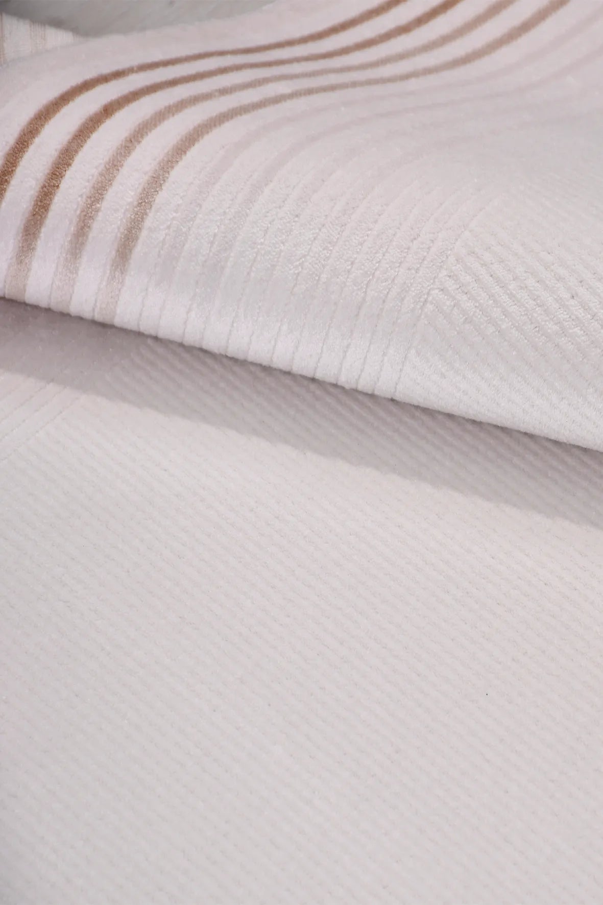 Krem ve Vizon Çizgili Minimal Halı