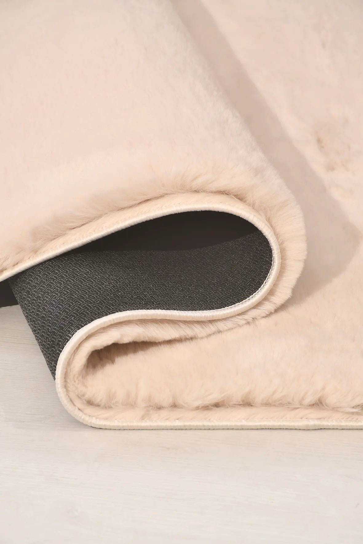 Bej Ekstra Yumuşak Tavşan Peluş Halı