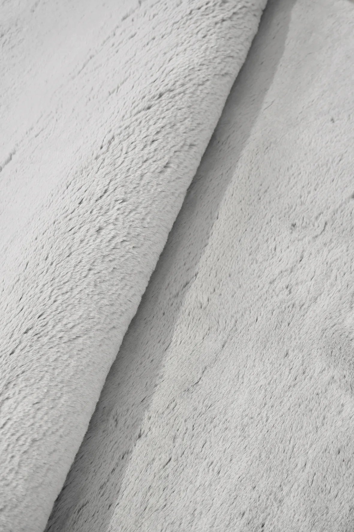 Gri Ekstra Yumuşak Tavşan Peluş Halı