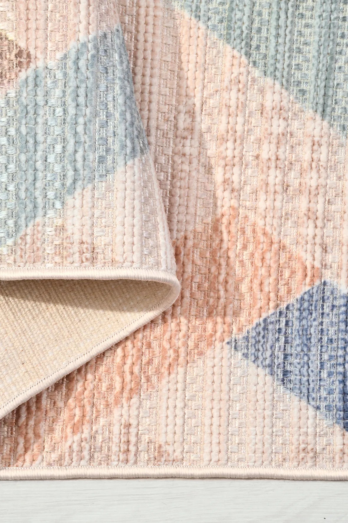 Pastel Renkli Geometrik Desenli Halı