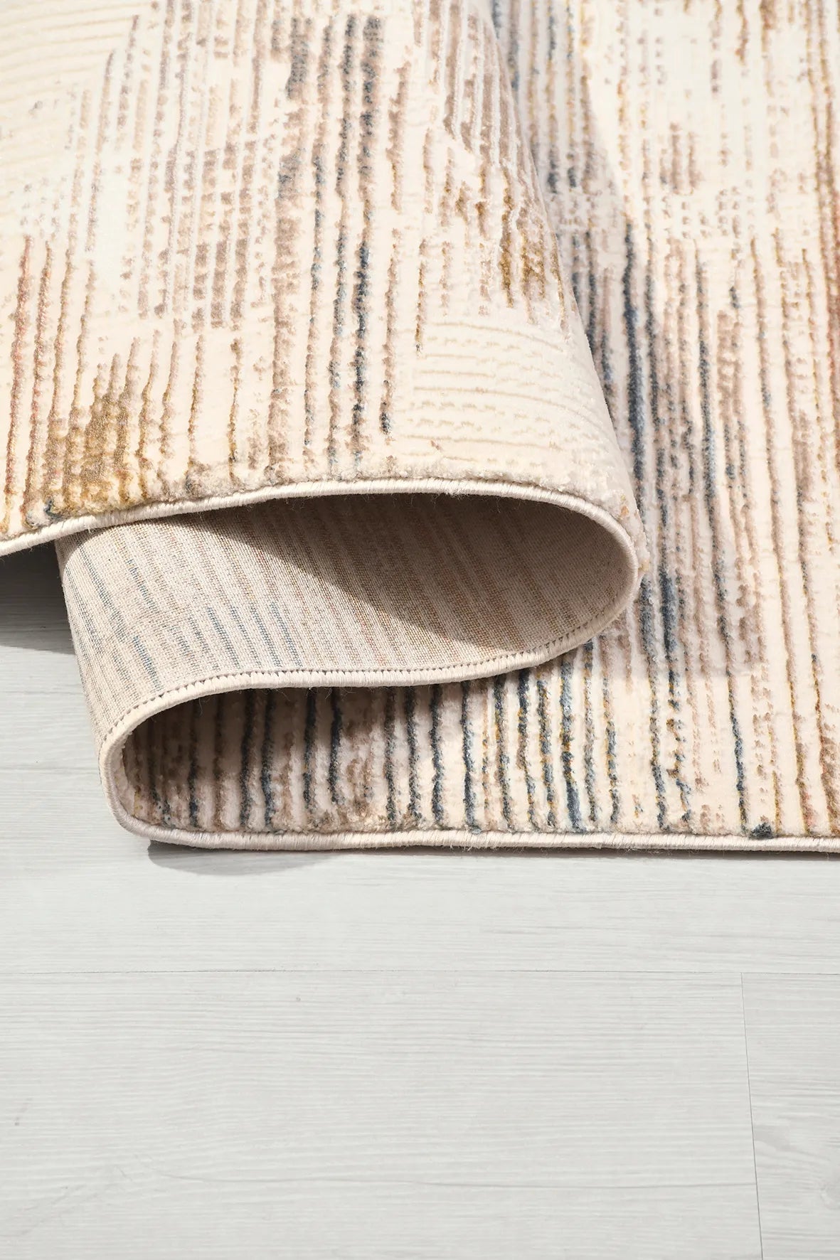 Krem ve Vizon Renkli Çizgili Eskitme Halı