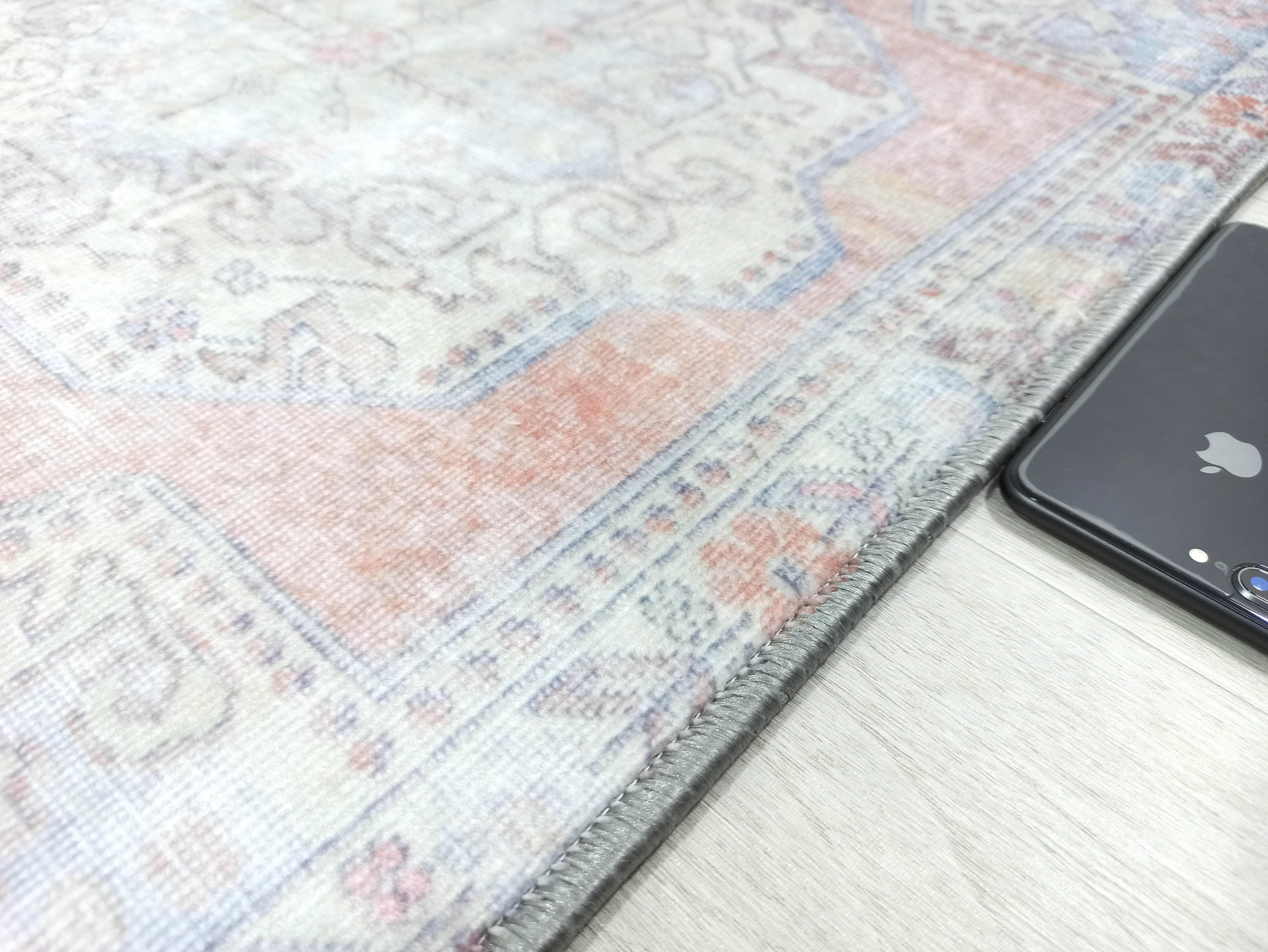 Blassorange und blauer Oushak Vintage Teppich