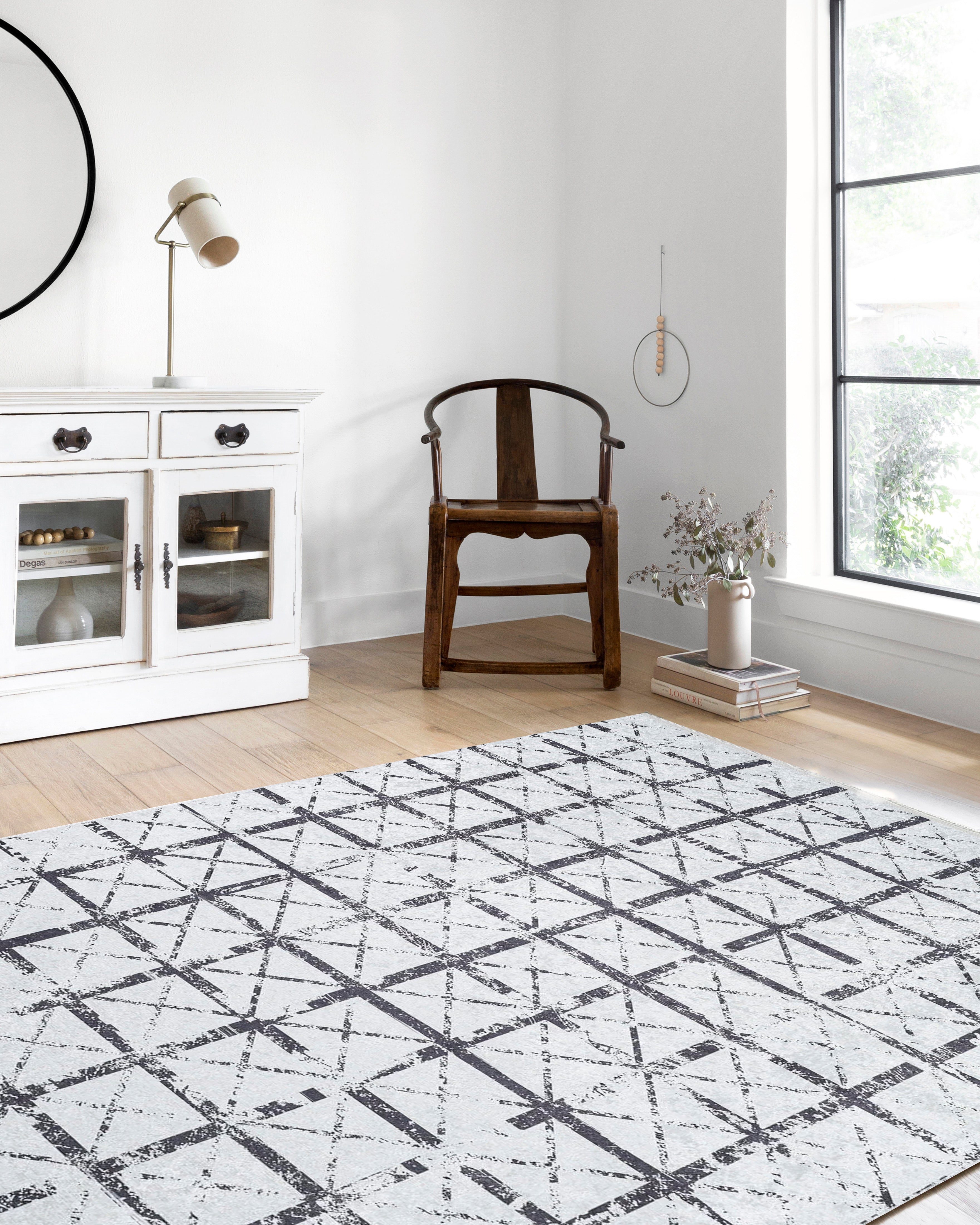 Beyaz ve Siyah Kafes Desenli Halı