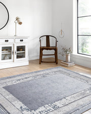 Geometrischer schwarzgrauer Teppich