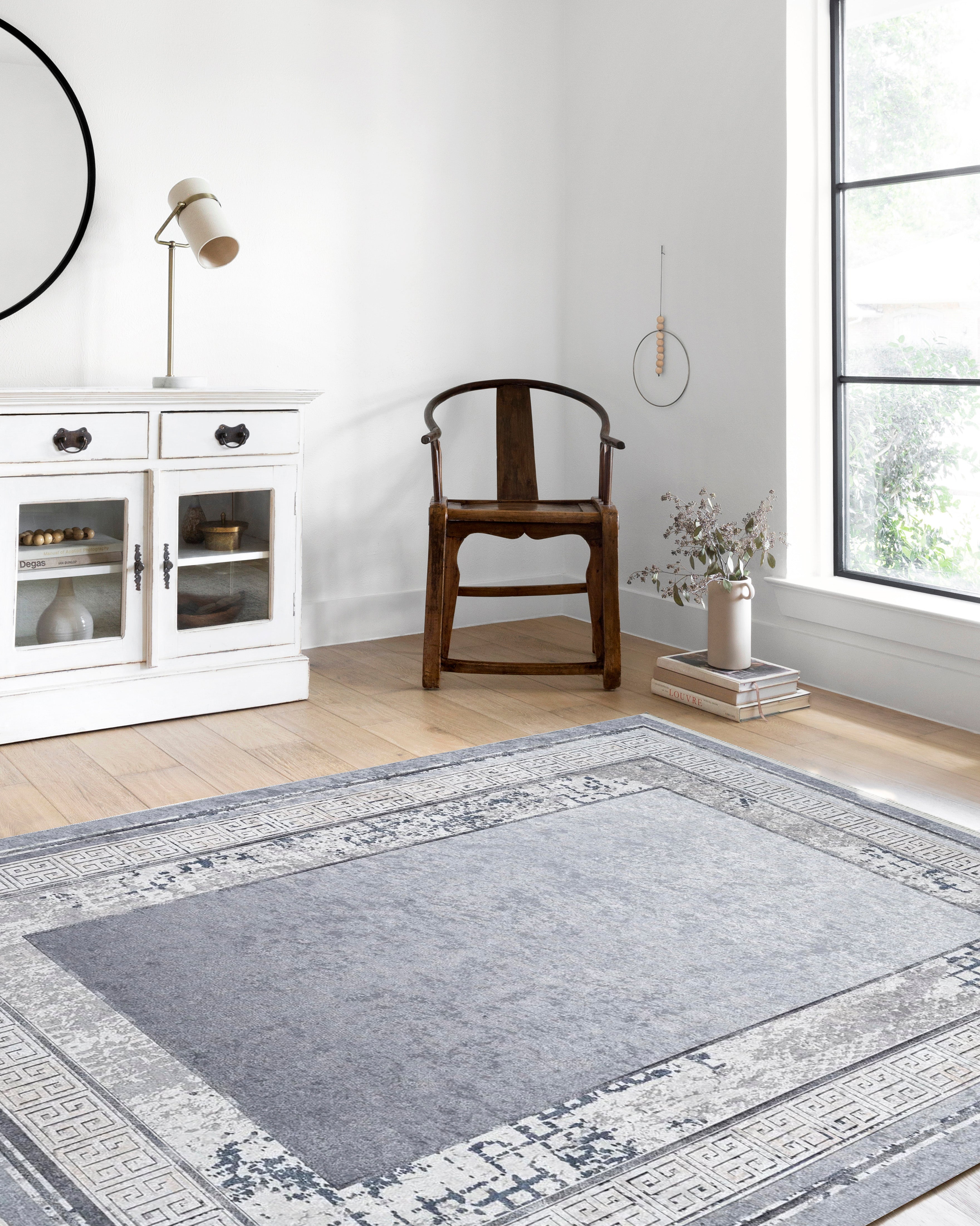 Geometrischer schwarzgrauer Teppich