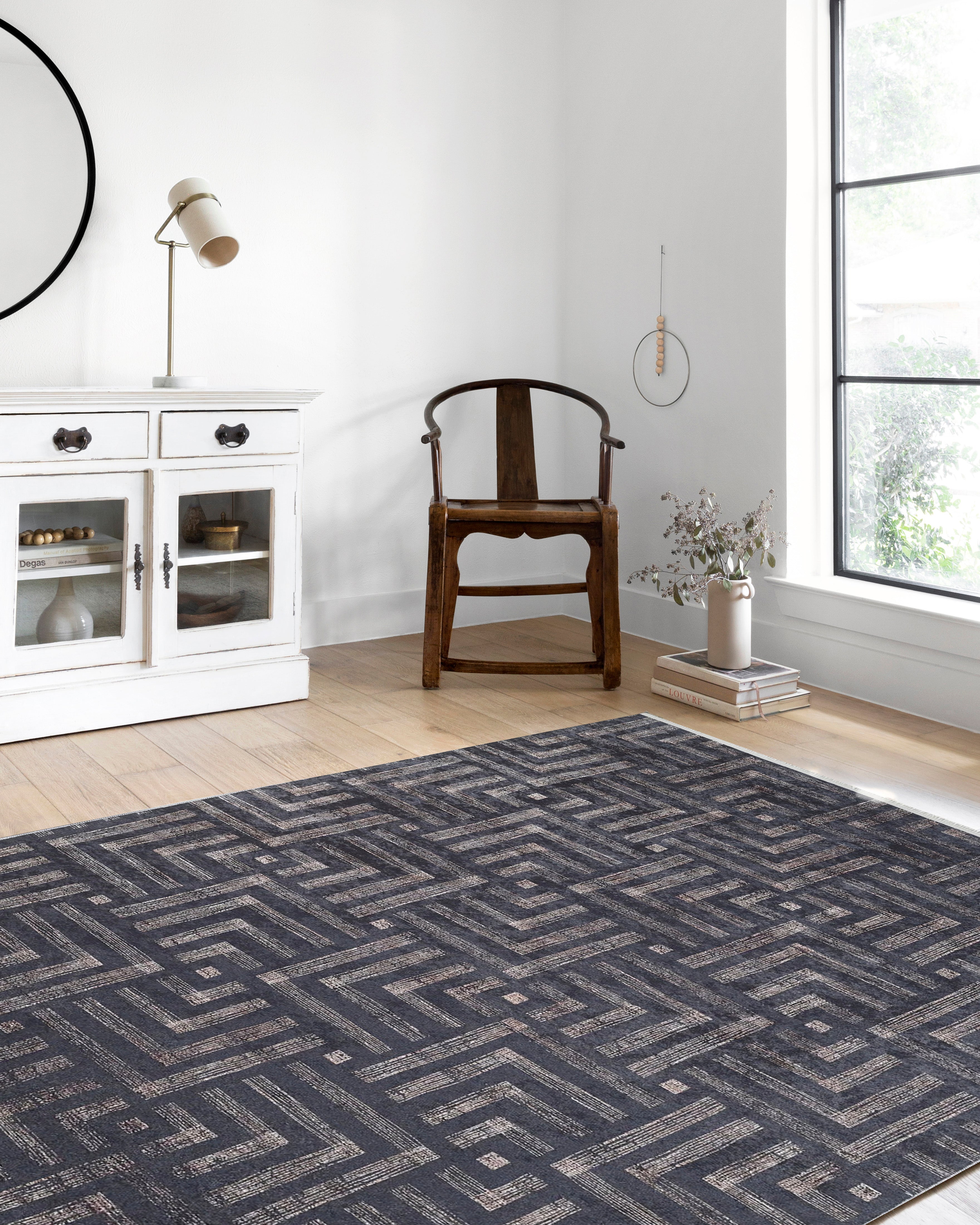 Koyu Antrasit Siyah Geometrik Desenli Halısı