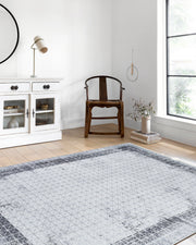 Geometrischer schwarzgrauer Teppich