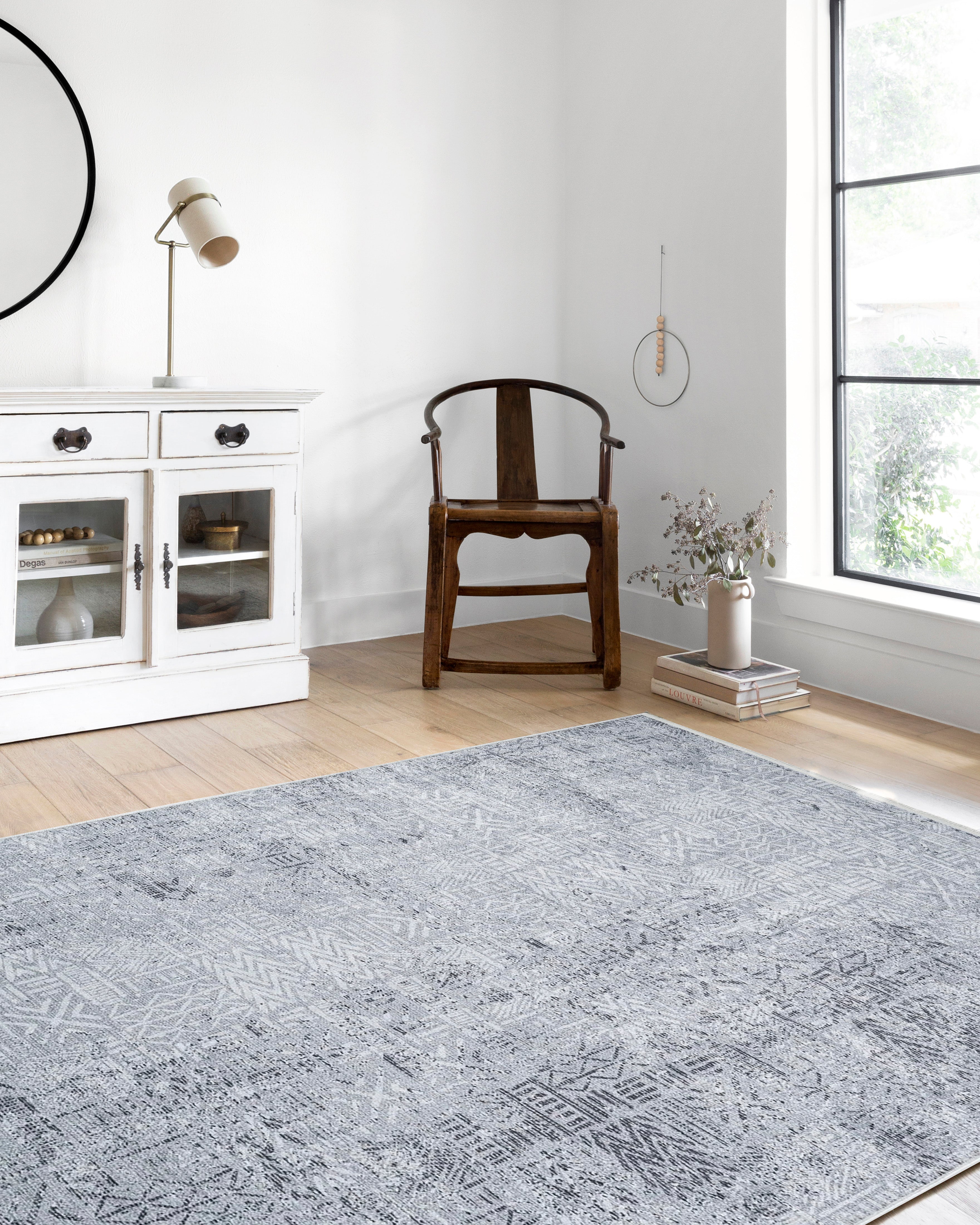 Blassrosa, cremebeige, geometrisch gemusterter Kelim-Teppich