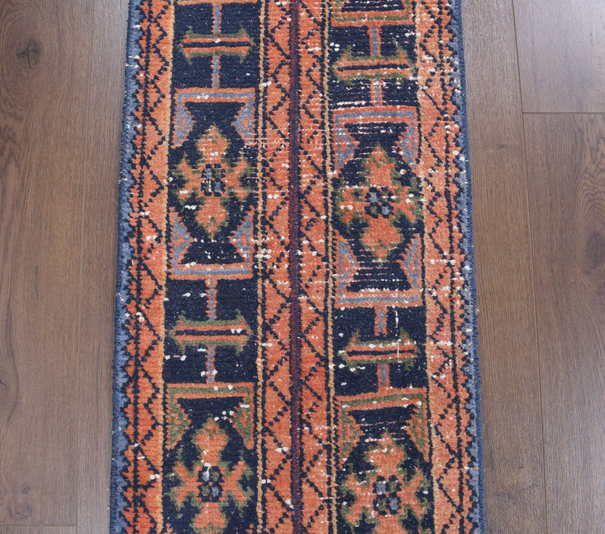 Turuncu ve siyah renkli patchwork vintage yolluk, yün hav, kumaş taban