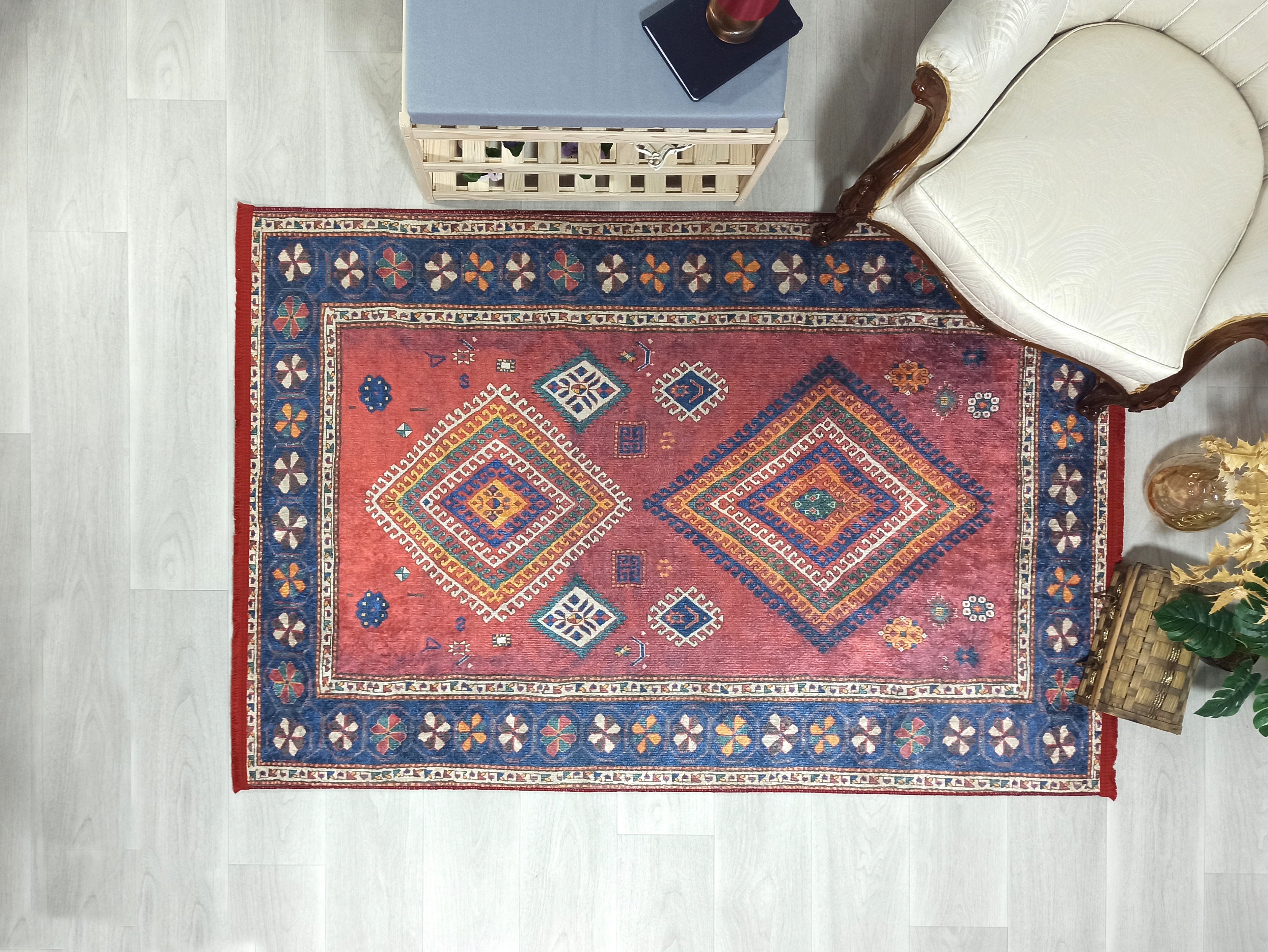 Etnik Madalyonlu Kırmızı ve Lacivert Bohem Halı