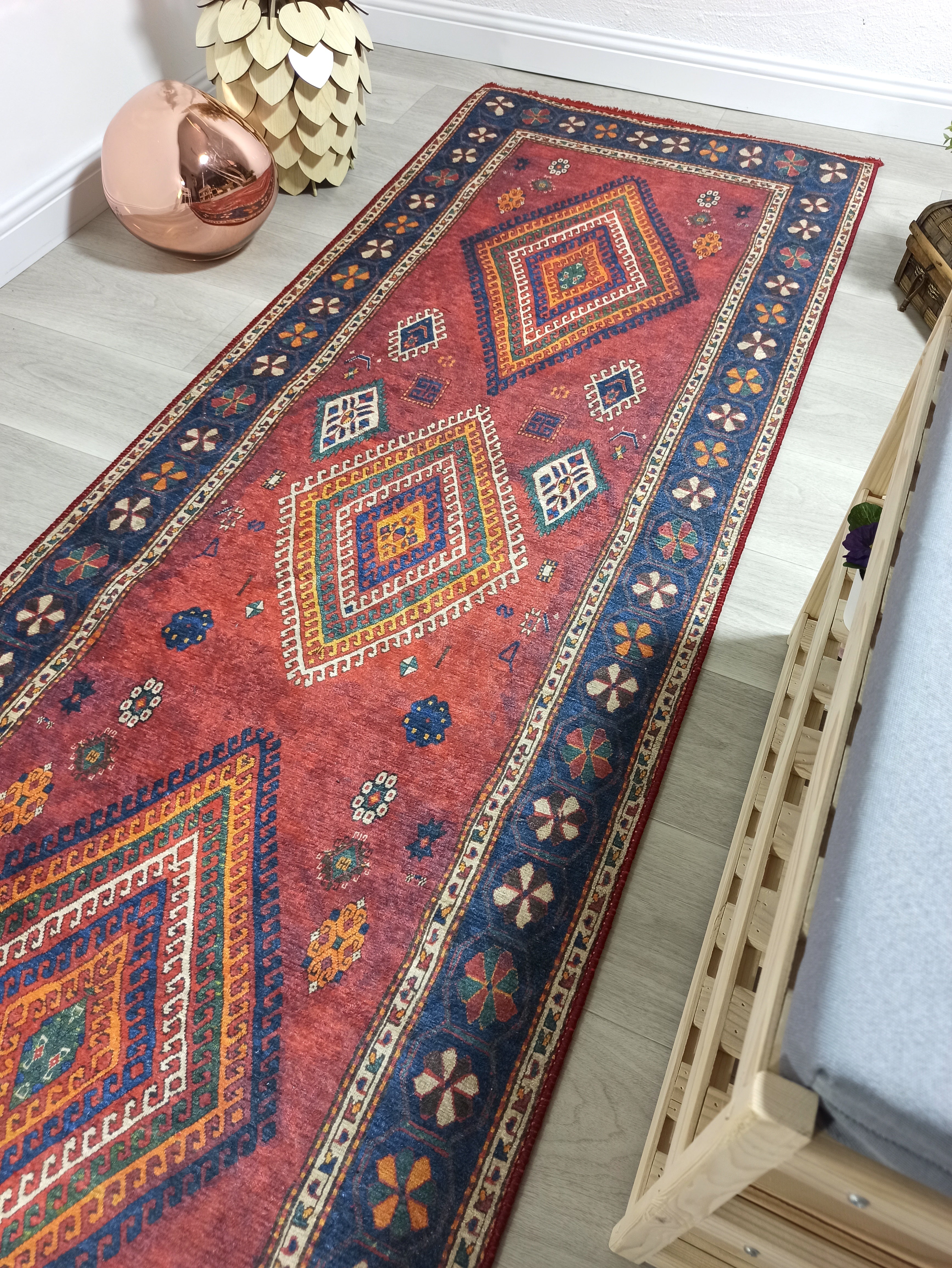 Etnik Madalyonlu Kırmızı ve Lacivert Bohem Halı