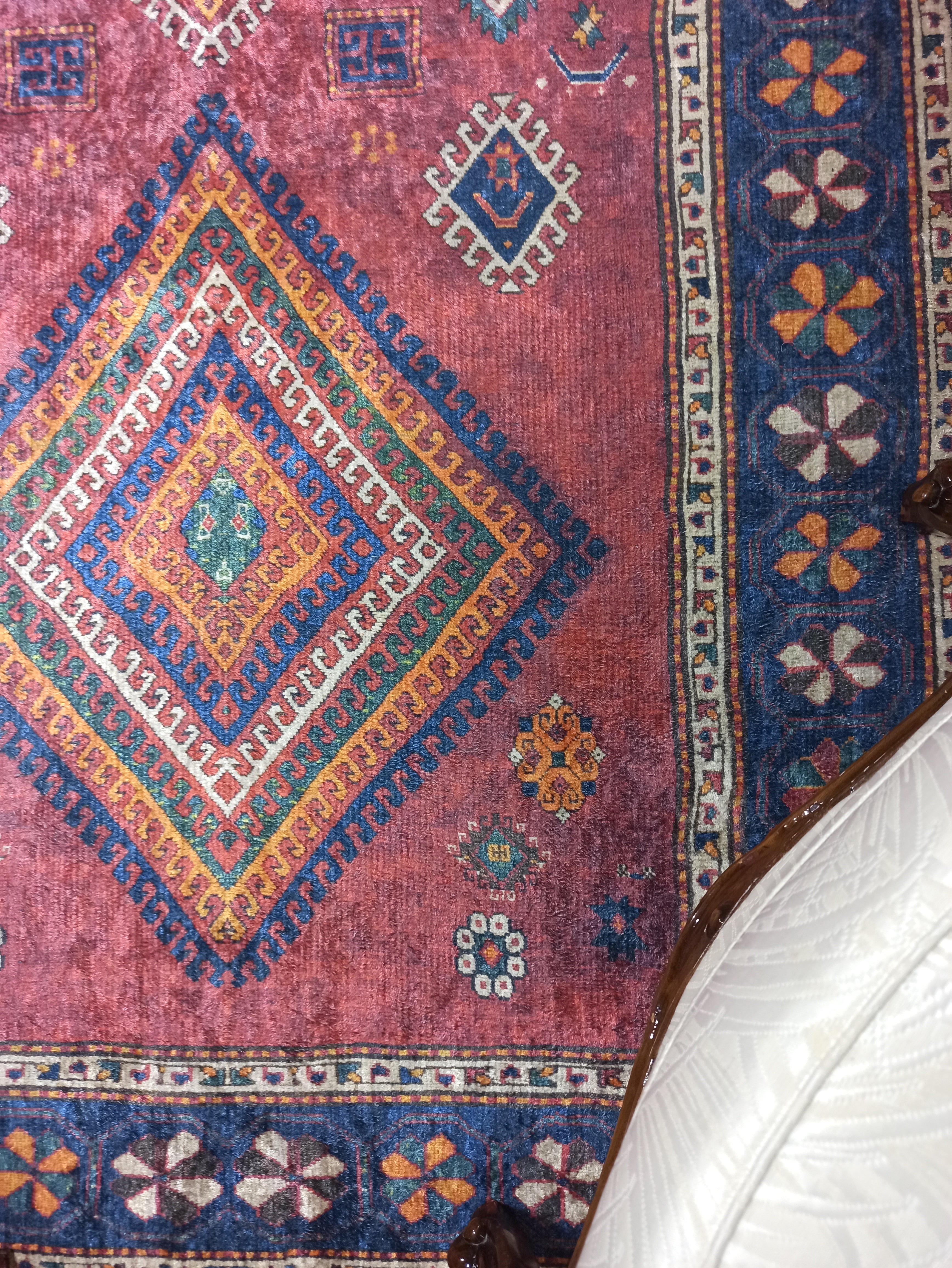 Etnik Madalyonlu Kırmızı ve Lacivert Bohem Halı