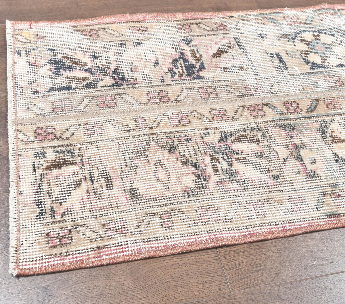 El yapımı vintage yolluk 48x305 cm çiçek desenli desenli yün - yakın çekim doku detayı