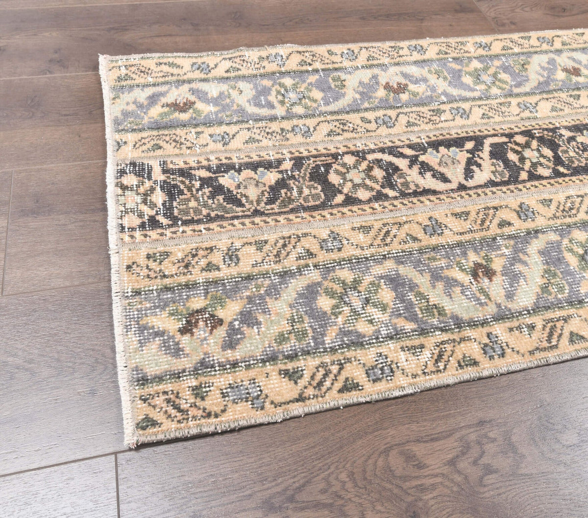 El yapımı vintage yolluk 61x310 cm i̇kat desenli yün - yakın çekim doku detayı