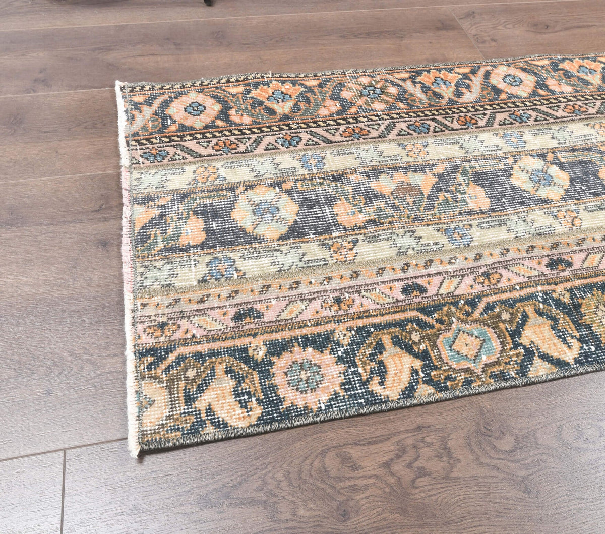 El yapımı vintage yolluk 58x302 cm çiçek desenli desenli yün - yakın çekim doku detayı