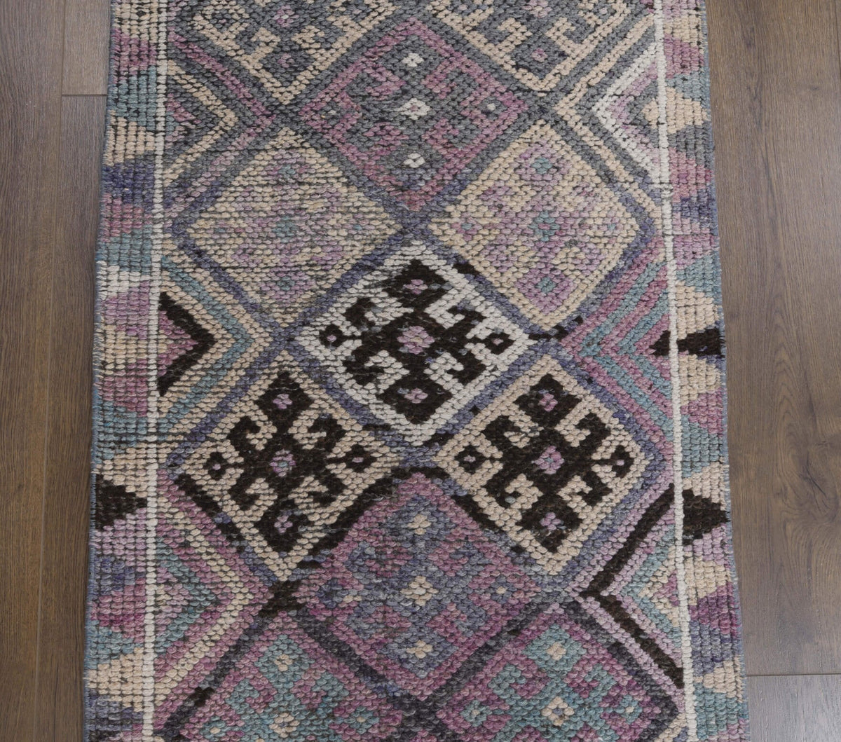 El yapımı vintage yolluk 74x351 cm geometrik desenli yün - yakın çekim doku detayı