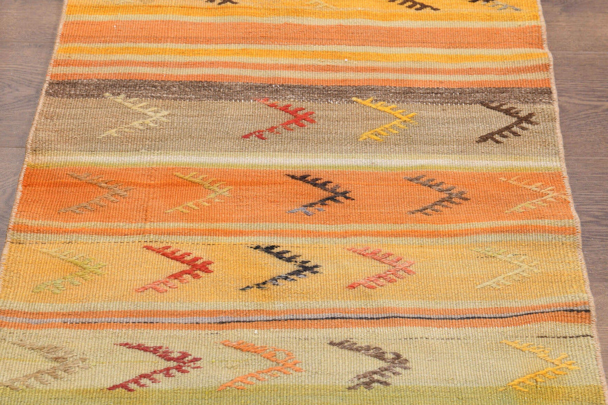 Çizgili el dokuma vintage kilim – turuncu ve kahverengi tonlarda yün dokuma