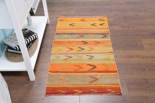 Antre için çizgili el dokuma vintage kilim – 67x127 cm