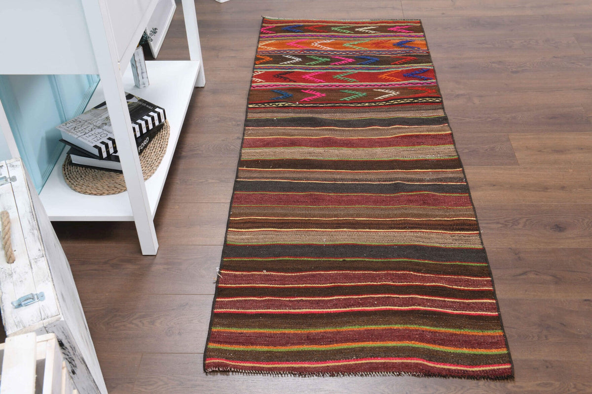 72x194 cm kahverengi, turuncu ve kırmızı çizgili vintage kilim yolluk – üstten tam görünüm