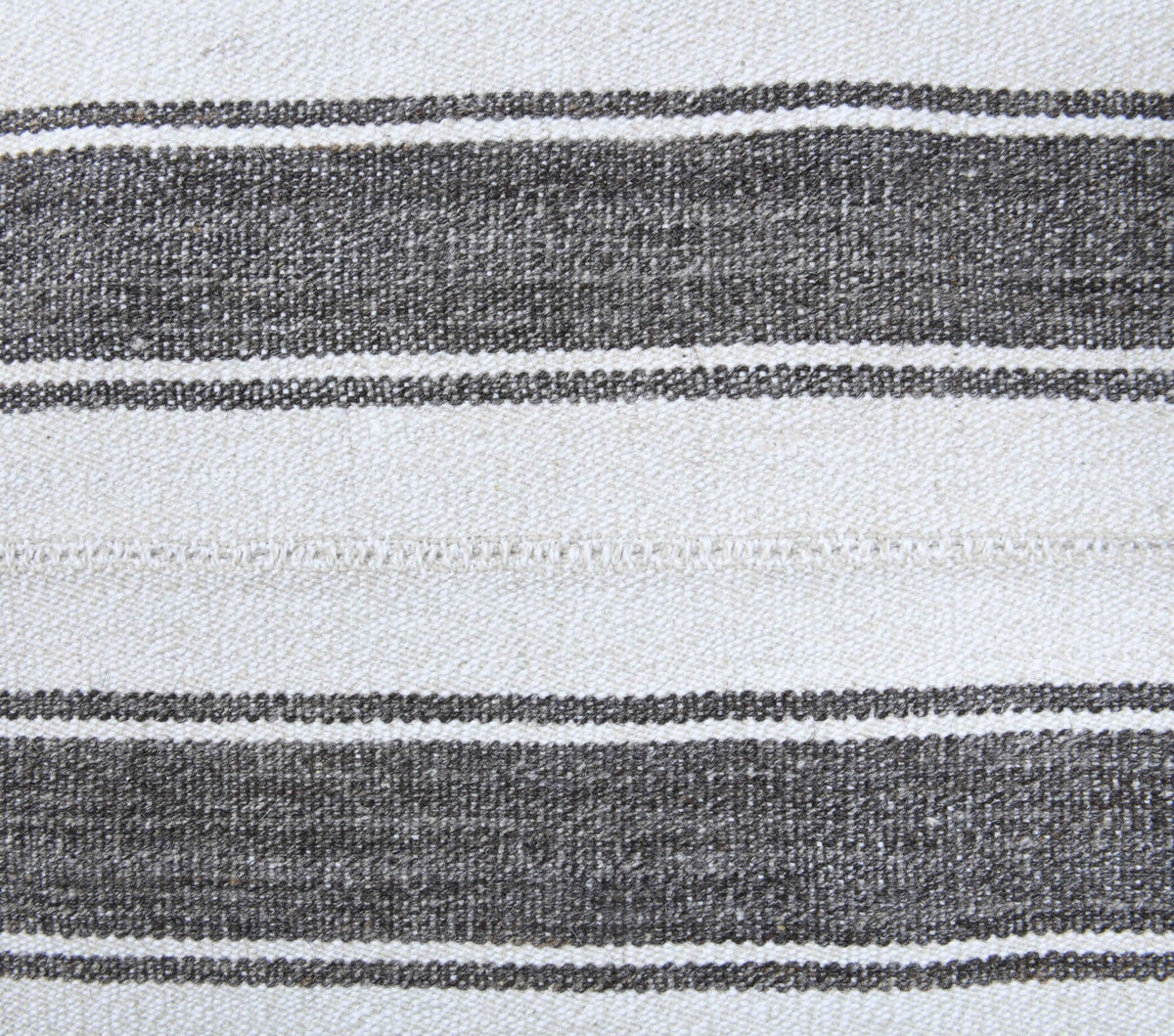 Anadolu kökenli el dokuma kilim – 1960'lar üretimi, çizgili
