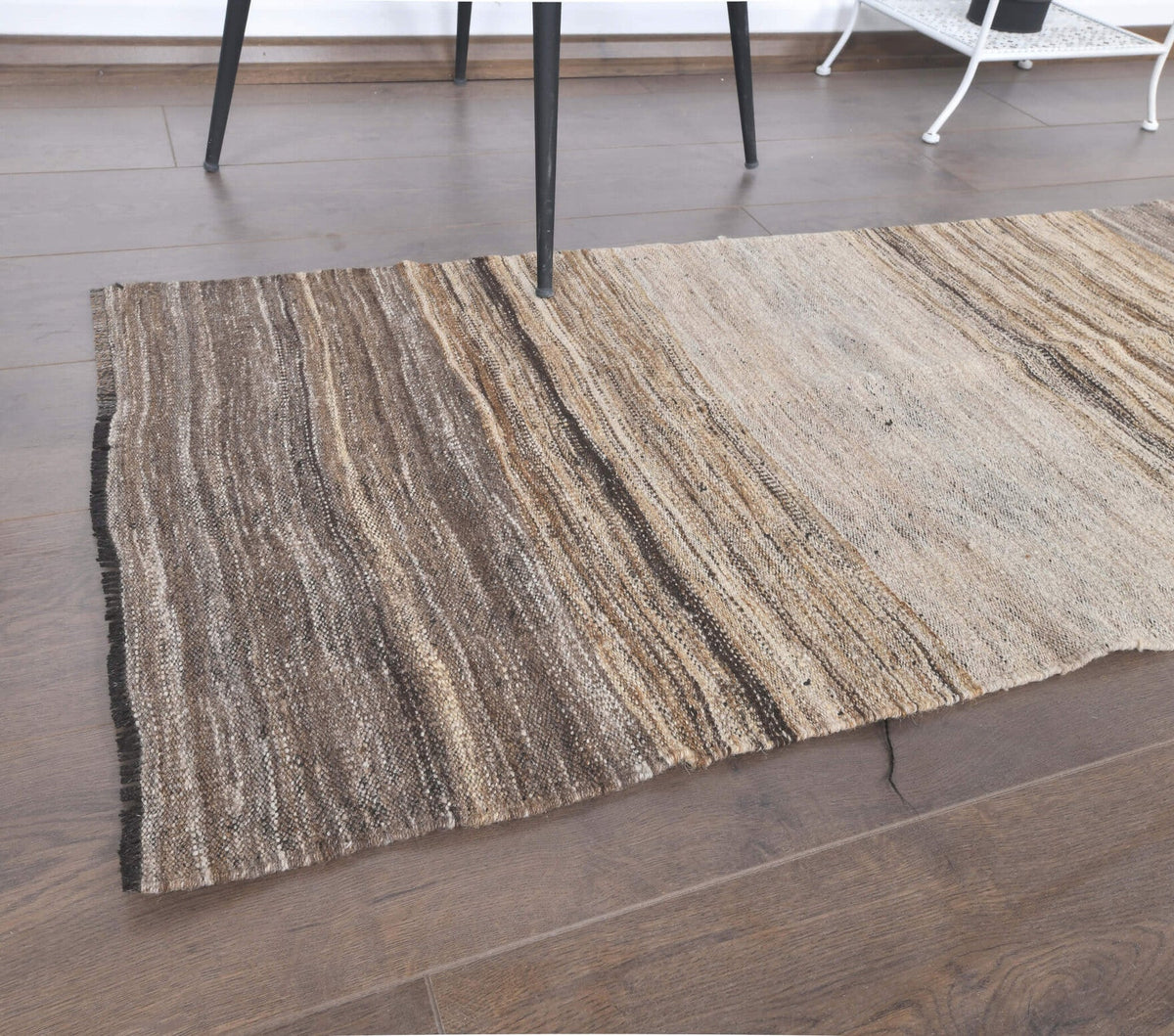 El yapımı vintage yolluk 64x249 cm kilim desenli yün - yakın çekim doku detayı