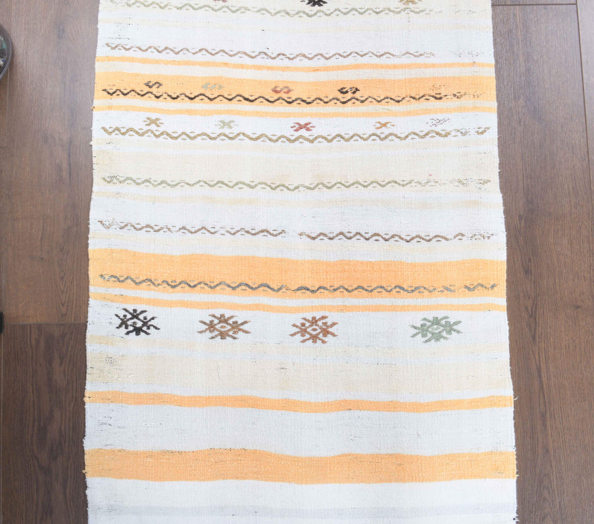 Turuncu ve bej renkli vintage kilim yolluk, %100 yün dokuma
