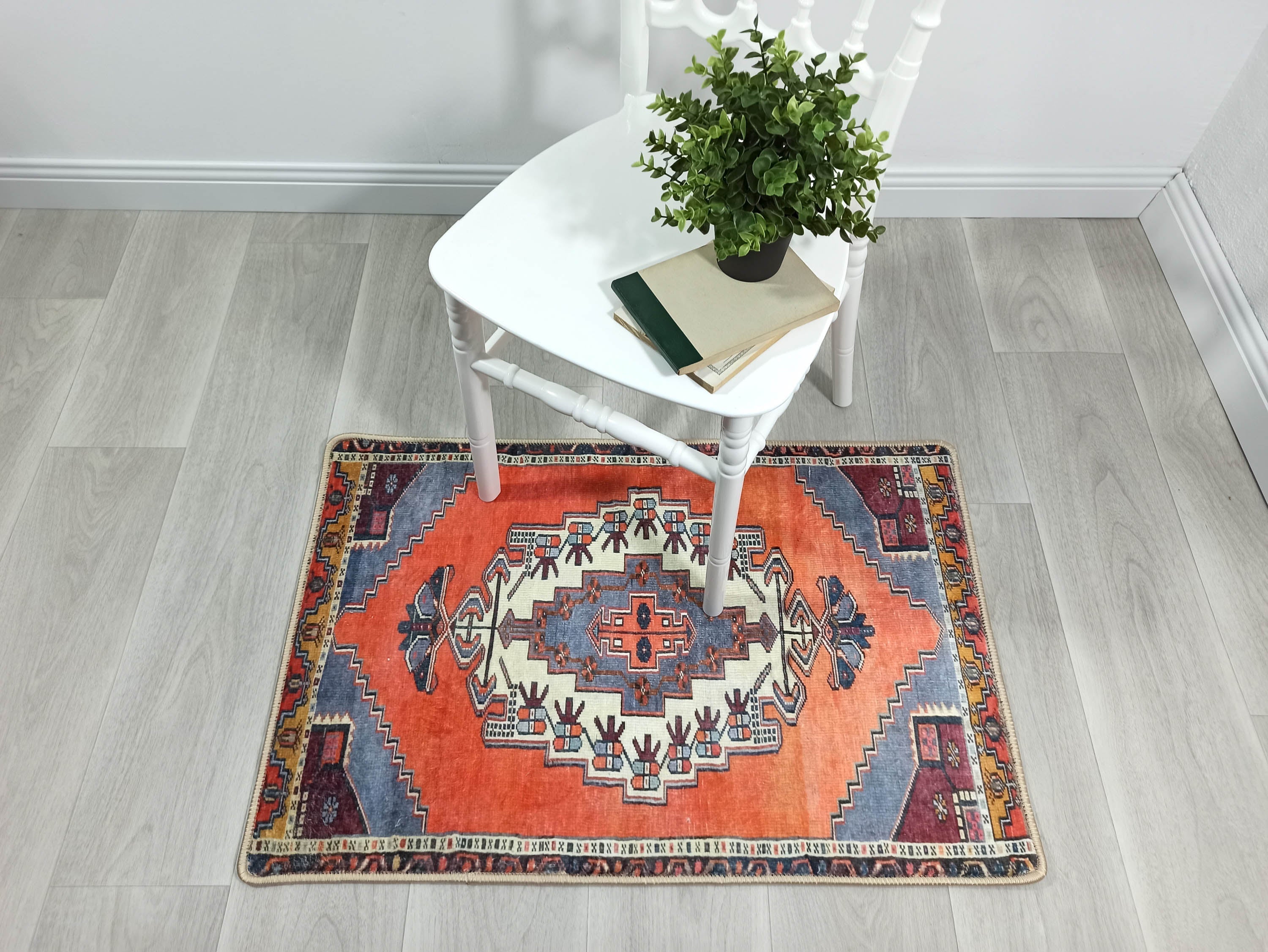 Vintage-Teppich in Ziegelorange und Korallenrot