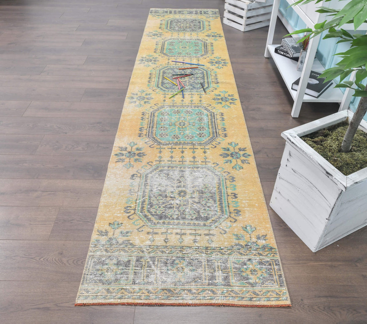 1970'lerden Anadolu kökenli çiçek desenli el dokuma vintage yolluk, 80x354 cm