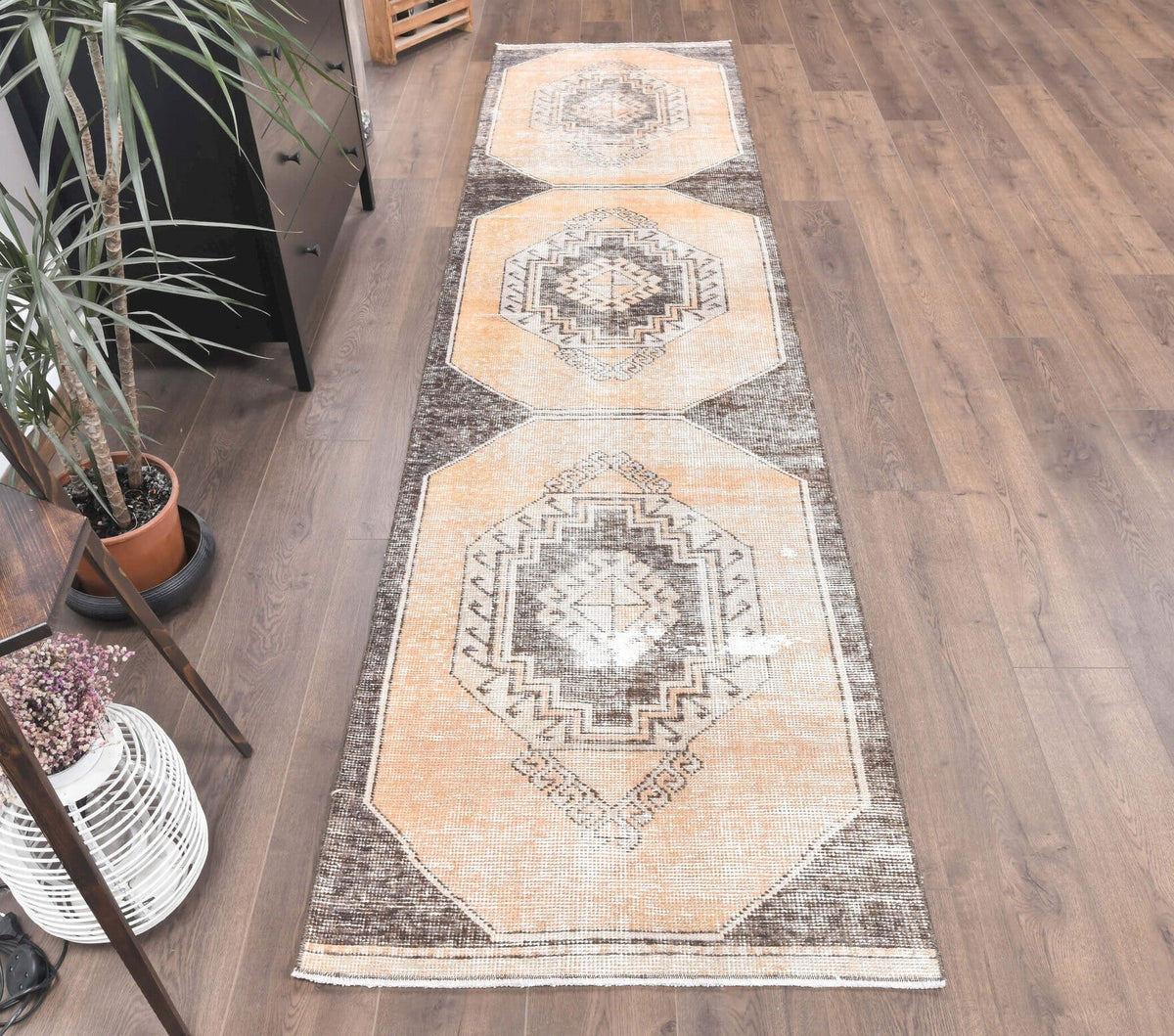 El yapımı vintage yolluk 86x335 cm geometrik desenli yün - yakın çekim doku detayı