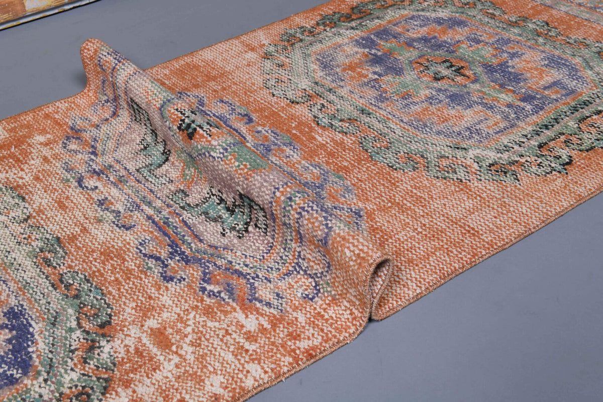 Anadolu kökenli el dokuma halı – 1970'ler üretimi, oryantal desenli