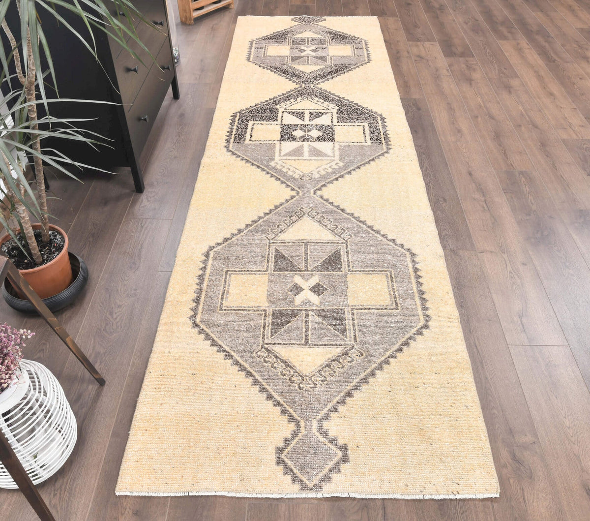 El yapımı vintage yolluk 94x330 cm geometrik desenli yün - yakın çekim doku detayı