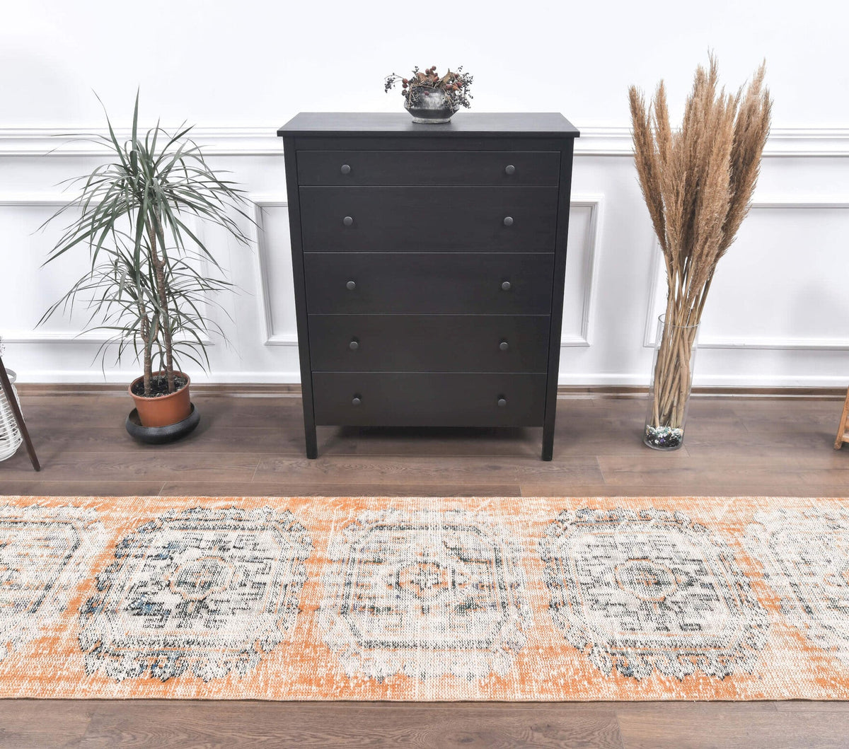 1960'lardan Anadolu kökenli geometrik desenli el dokuma vintage yolluk, 85x341 cm