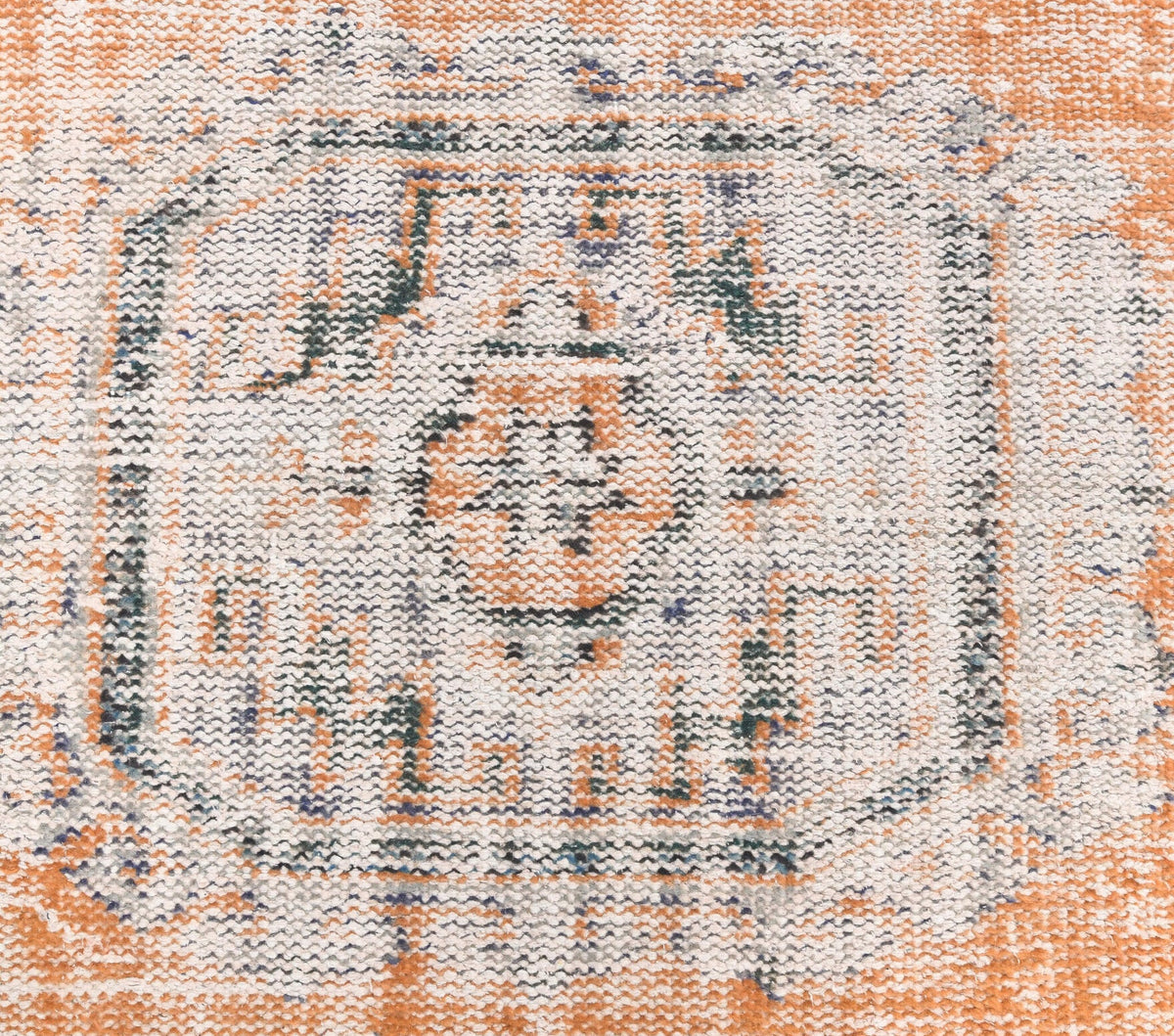 Anadolu kökenli el dokuma halı – 1960'lar üretimi, geometrik desenli