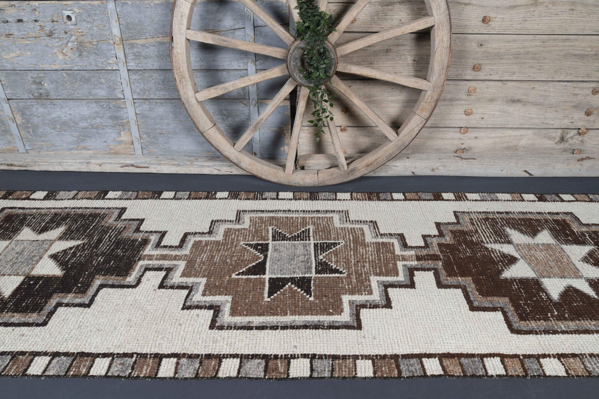 El yapımı vintage yolluk 97x323 cm geometrik desenli yün - yakın çekim doku detayı