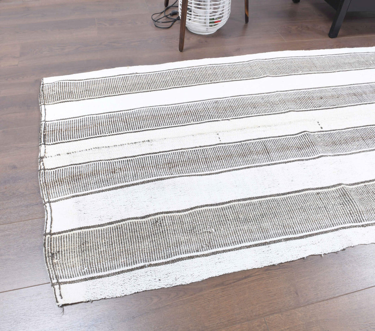 El yapımı vintage yolluk 91x340 cm kilim desenli yün - yakın çekim doku detayı