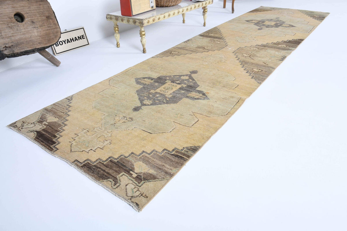 Oryantal desenli el dokuma vintage yolluk – sarı, kahverengi ve turuncu tonlarda yün dokuma