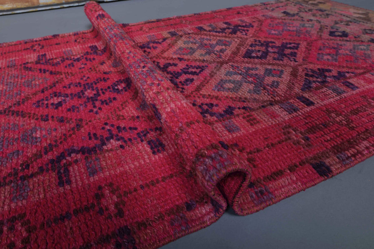 Anadolu kökenli el dokuma halı – 1970'ler üretimi, ikat desenli