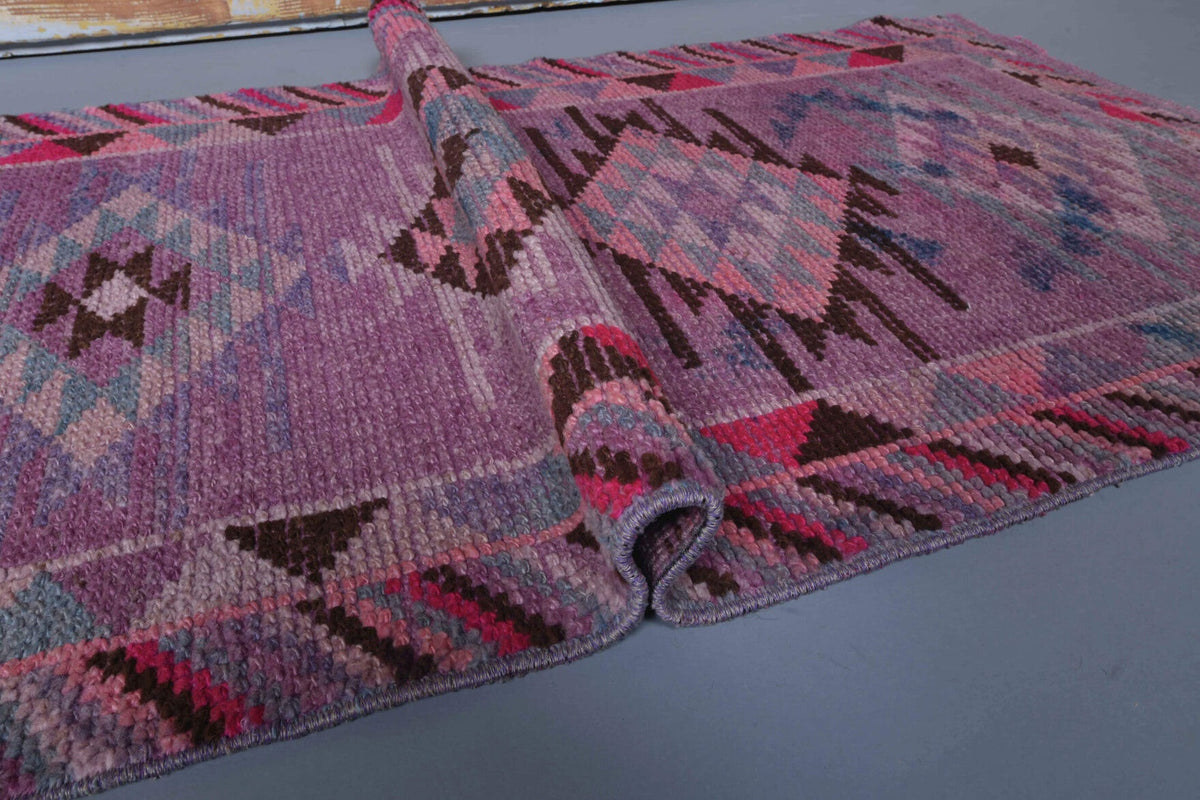 Vintage yolluk 83x358 cm – mor, pembe ve kırmızı geometrik desenli, el dokuma