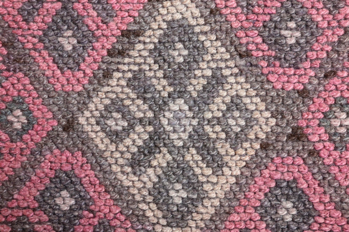 Pembe, kırmızı ve gri renkli el dokuma vintage yolluk, yün hav, pamuk taban