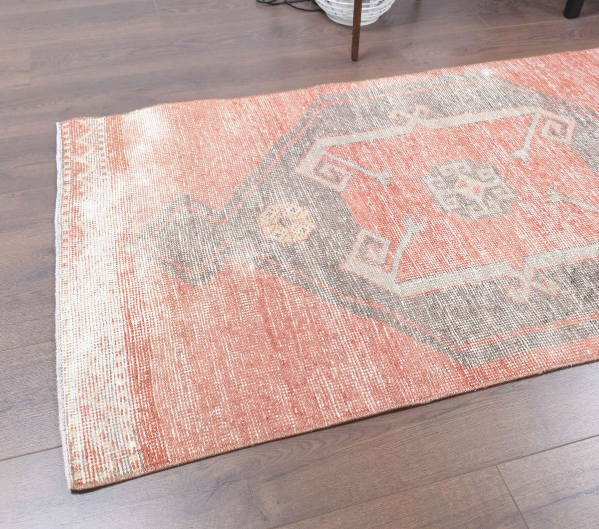El yapımı vintage yolluk 86x376 cm geometrik desenli yün - yakın çekim doku detayı
