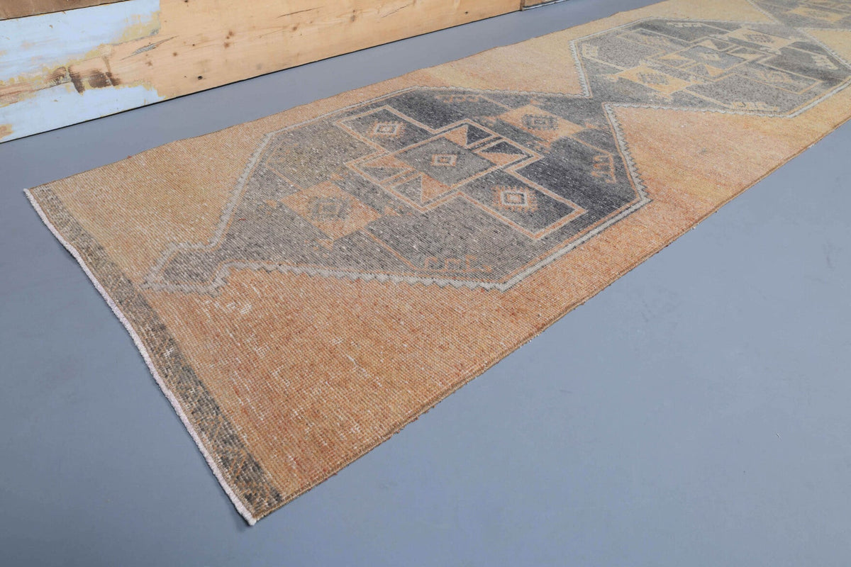 El yapımı vintage yolluk 94x386 cm geometrik desenli yün - yakın çekim doku detayı