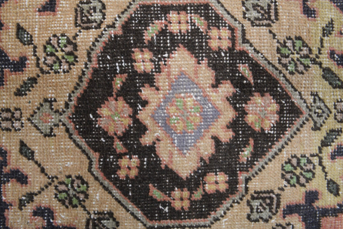 Kahverengi, turuncu ve bej renkli el dokuma vintage yolluk, yün hav, pamuk taban