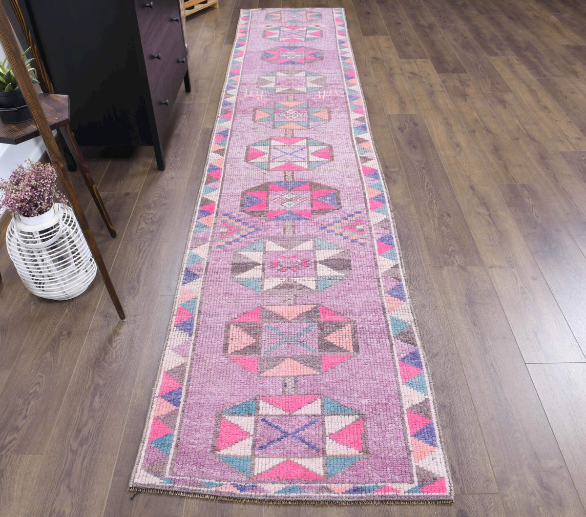 El yapımı vintage yolluk 61x366 cm geometrik desenli yün - yakın çekim doku detayı