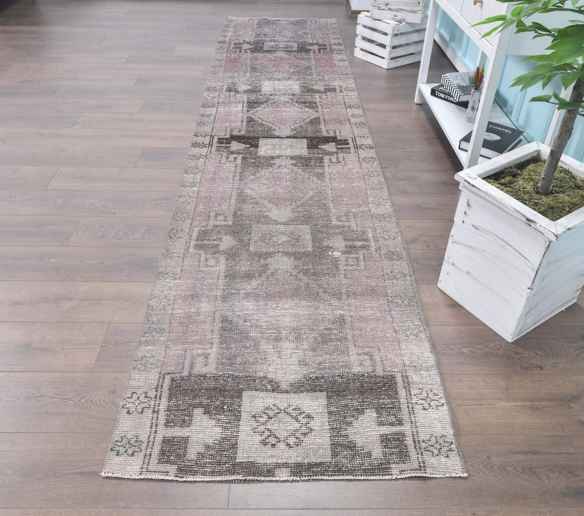 1970'lerden Anadolu kökenli geometrik desenli el dokuma vintage yolluk, 88x390 cm