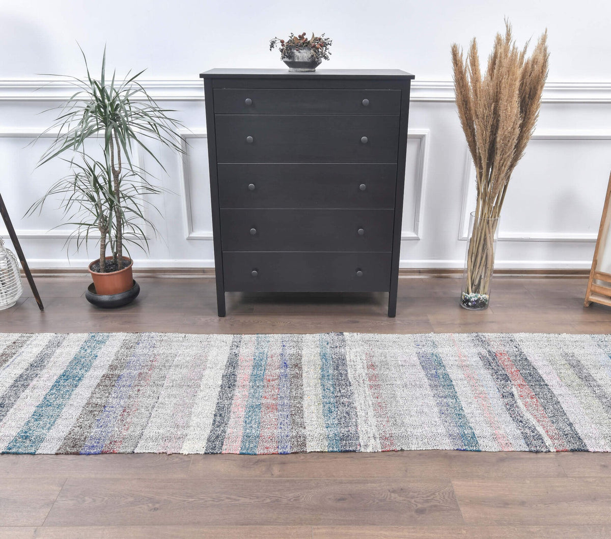 Anadolu kökenli el dokuma kilim – 1960'lar üretimi, çizgili