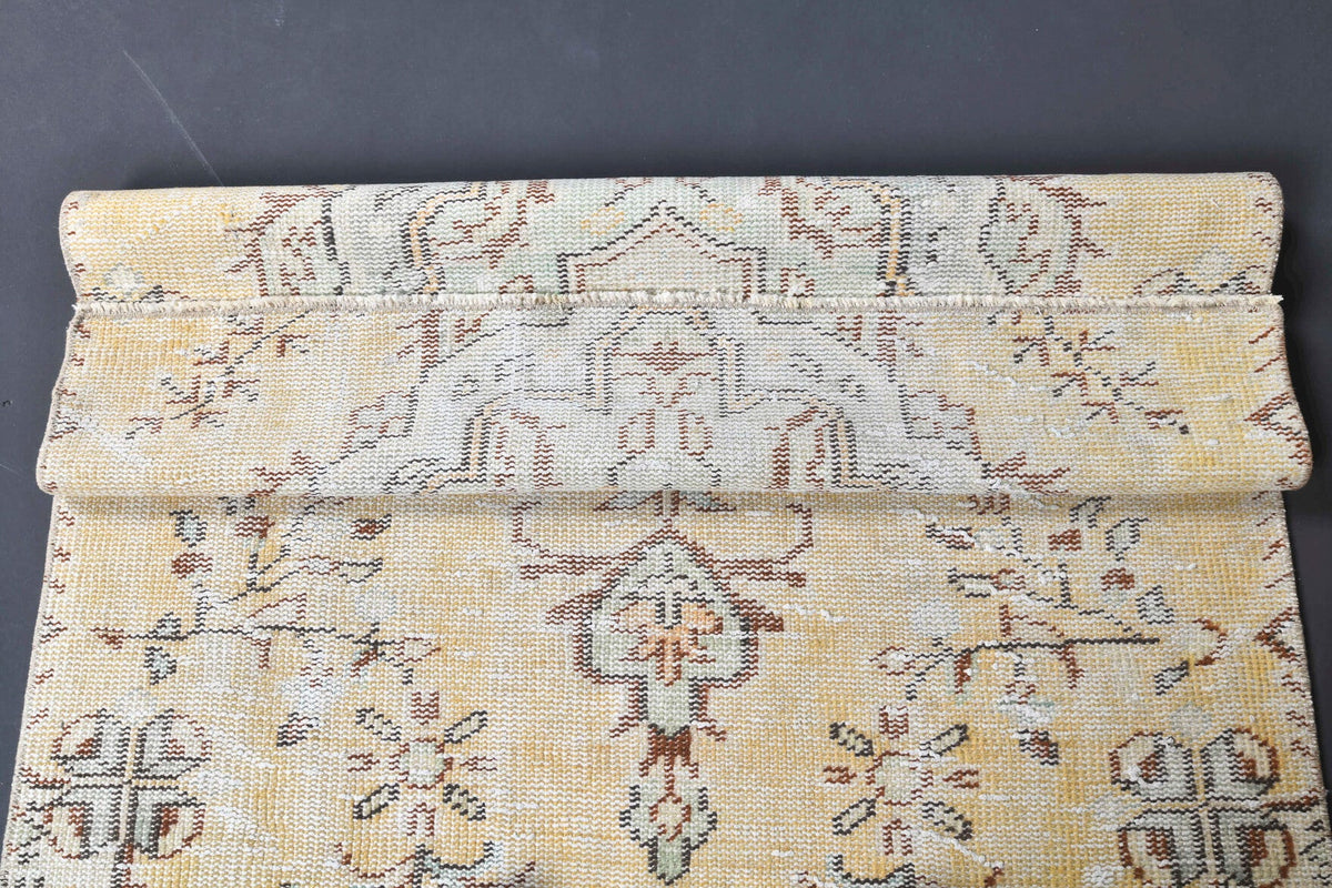 Pera Halı tek parça koleksiyonu: çiçek desenli el dokuma vintage halı, bej ve gri