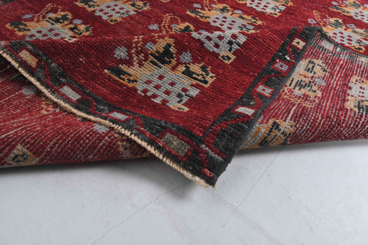 Pera Halı tek parça koleksiyonu: ikat desenli el dokuma vintage halı, kırmızı, beyaz ve turuncu