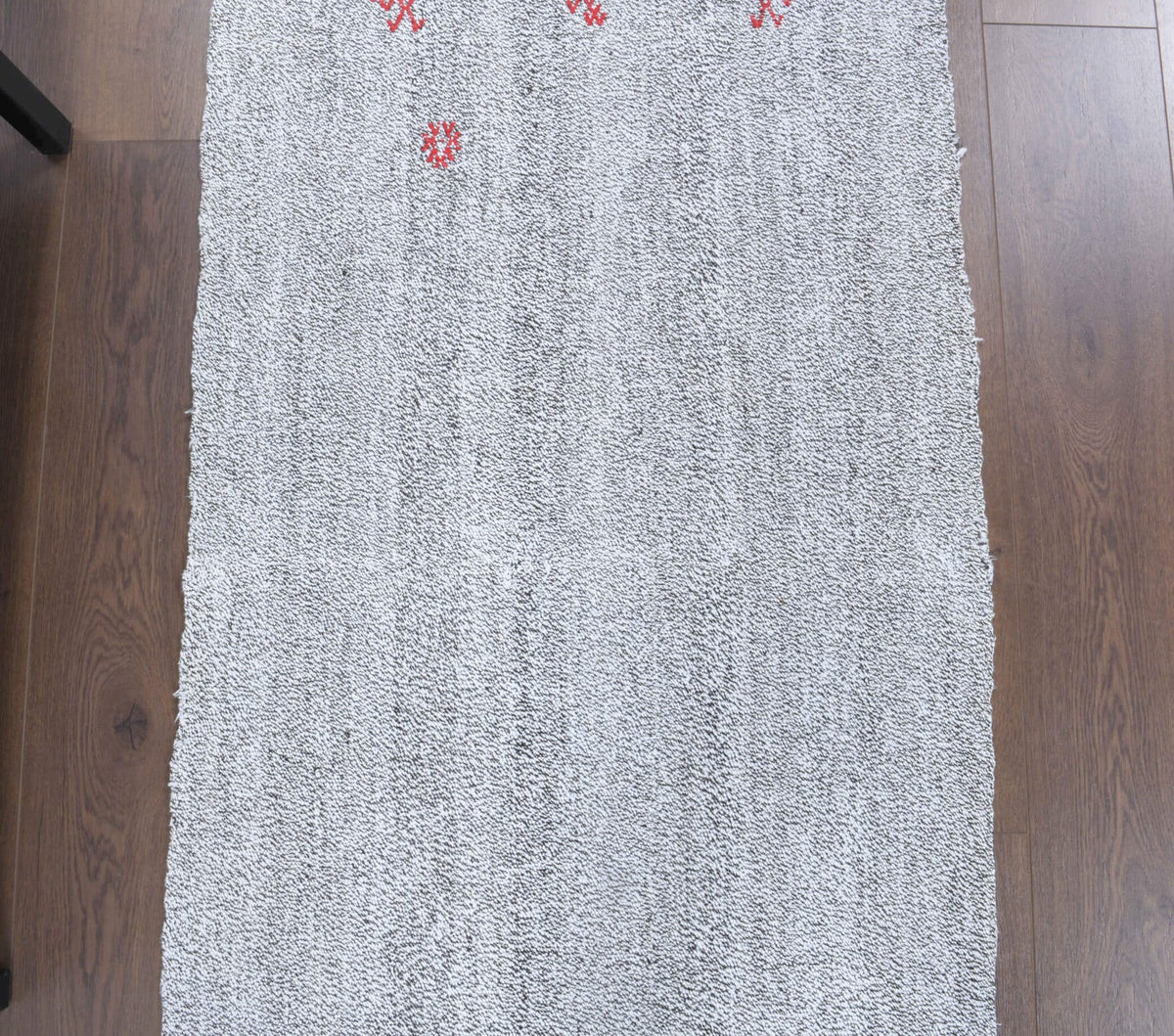 Gri ve beyaz renkli vintage kilim yolluk, %100 yün dokuma