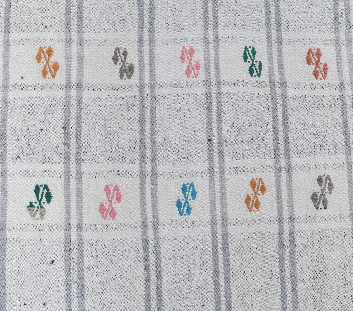 Anadolu kökenli el dokuma kilim – 1970'ler üretimi, çizgili